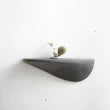 Laden Sie das Bild in den Galerie-Viewer, Wandregal aus Beton klein - grau Form Poet